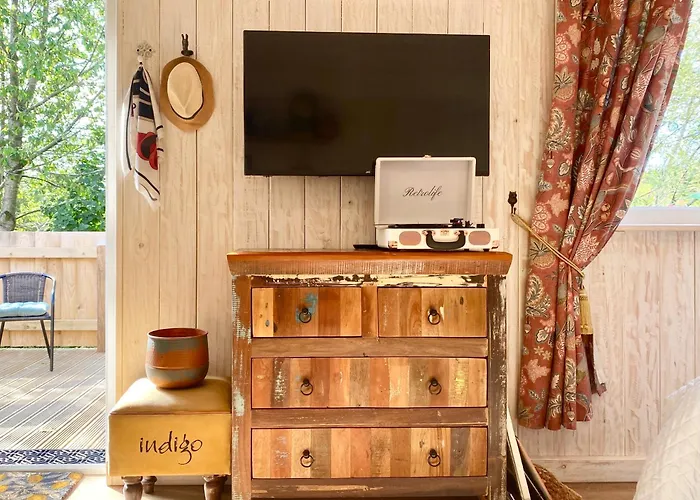 Robin Cabin With Hot Tub